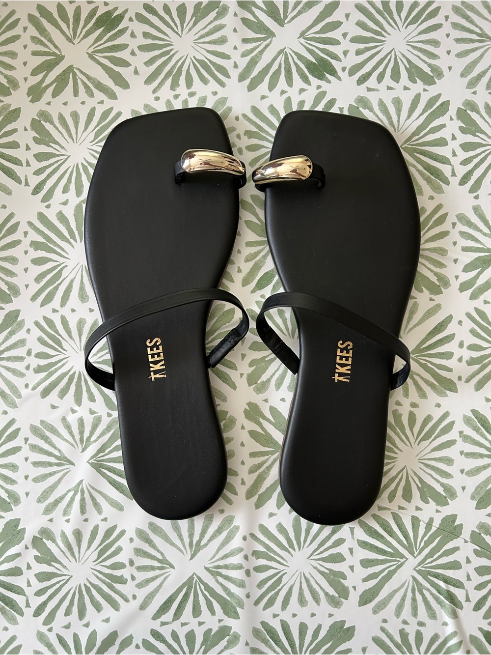 TKEES Colette Black Sandals with Gold Toe-Ring NWOT